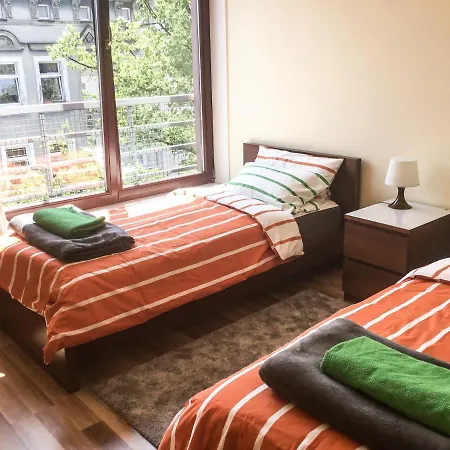Mitting With Emilly-city Break 2 Apartament *
